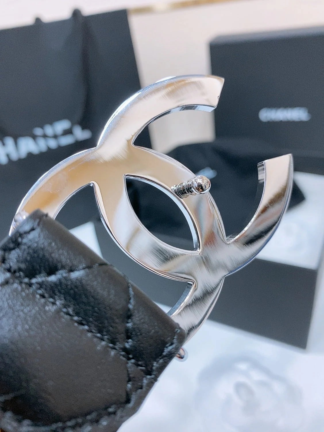 DOUBLE C 38MM IN BLACK QUILTED LAMBSKIN SILVER BUCKLE