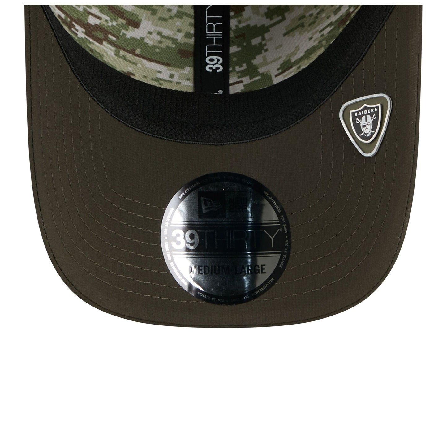 Men's Las Vegas Raiders New Era Green 2025 Salute to Service 39THIRTY Flex Hat