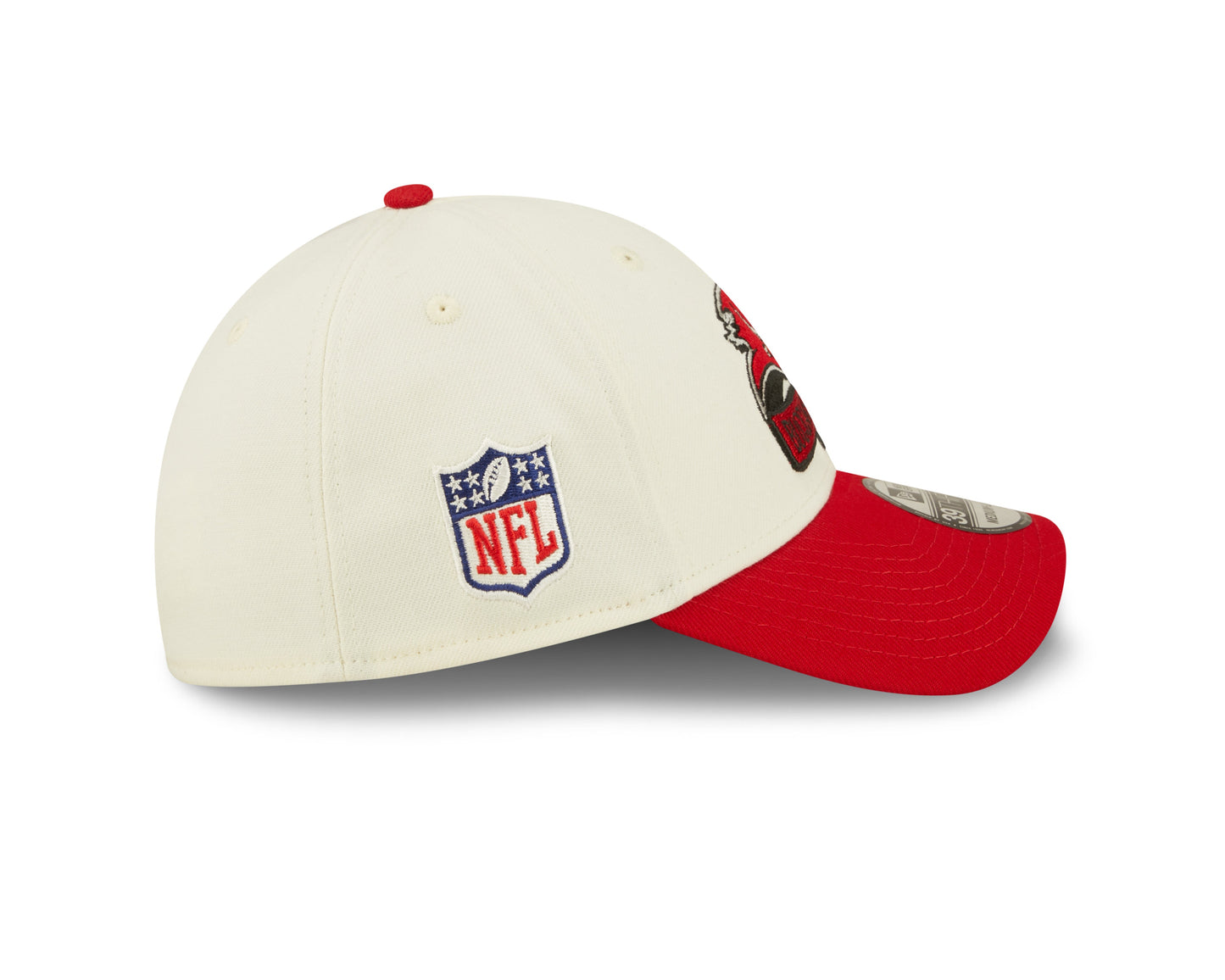 Men's Tampa Bay Buccaneers New Era Cream/Red 2022 Sideline 39THIRTY Flex Hat