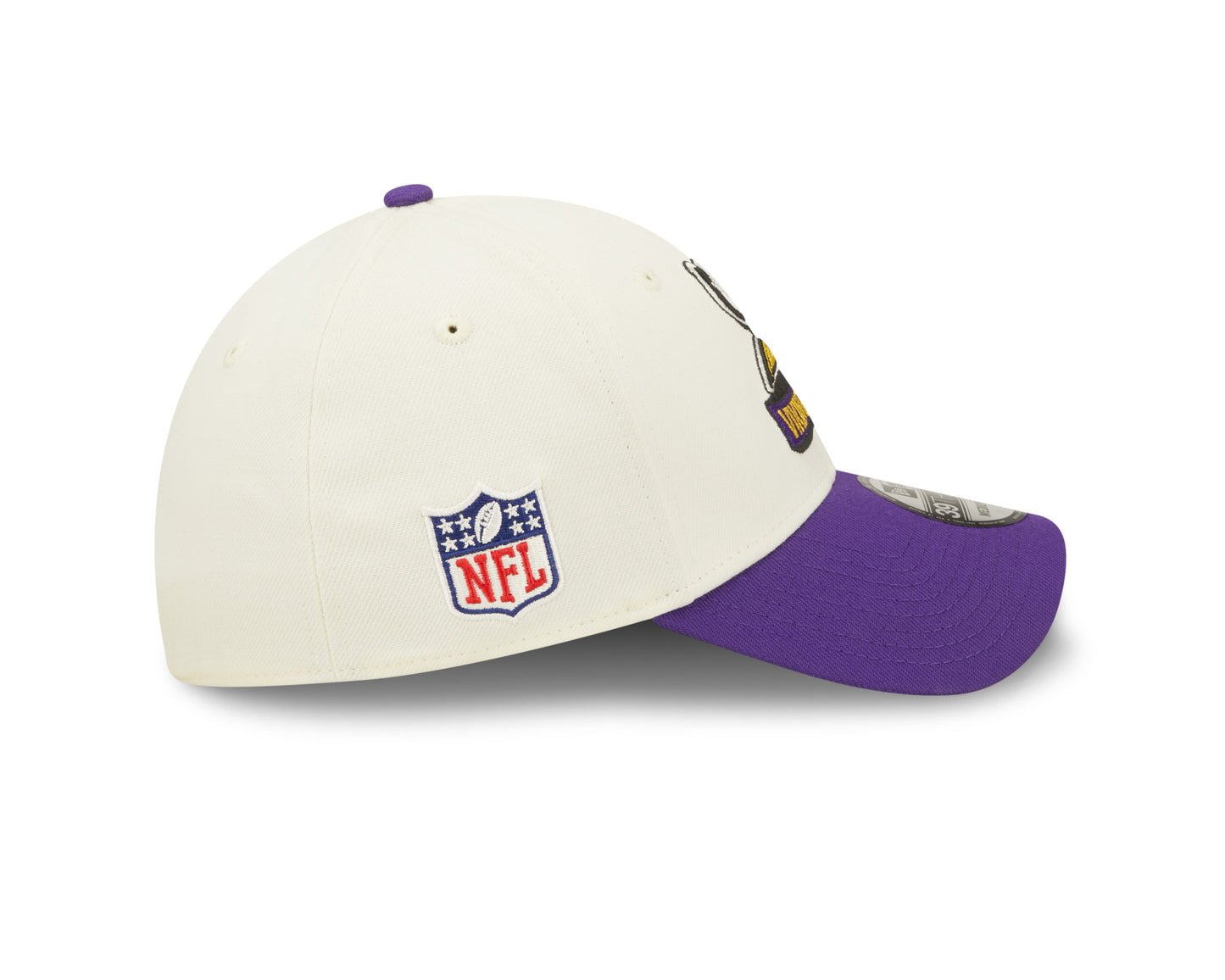 Men's Minnesota Vikings New Era Cream/Purple 2022 Sideline 39THIRTY Flex Hat