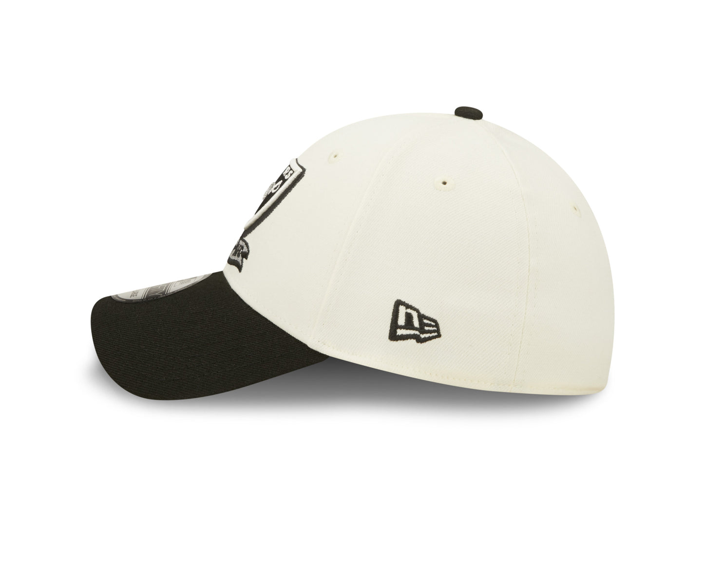 Men's Las Vegas Raiders New Era Cream/Black 2022 Sideline 39THIRTY Flex Hat