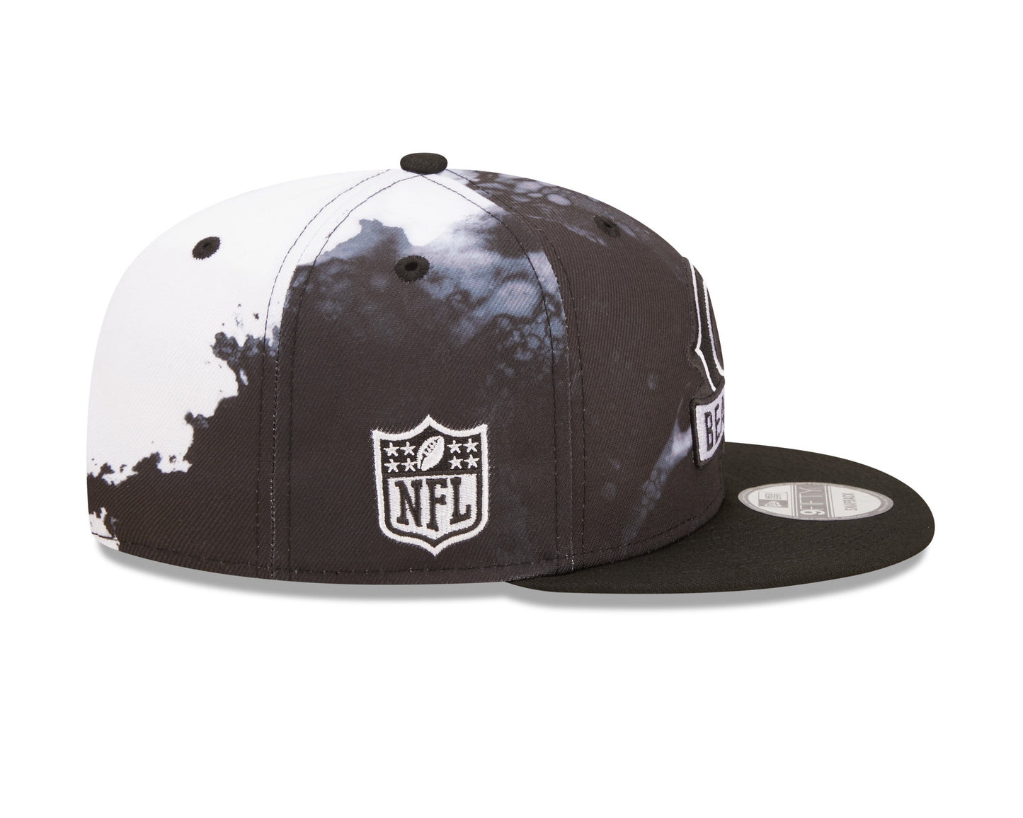 Men's Chicago Bears New Era Black Ink 2022 NFL Sideline Primary Logo 9FIFTY Snapback Adjustable Hat
