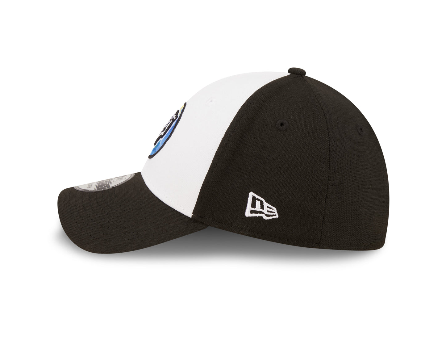 Men's Chicago Bears New Era Crucial Catch 2022 NFL Coaches Sideline Mascot Logo White/Black 39THIRTY Flex Hat