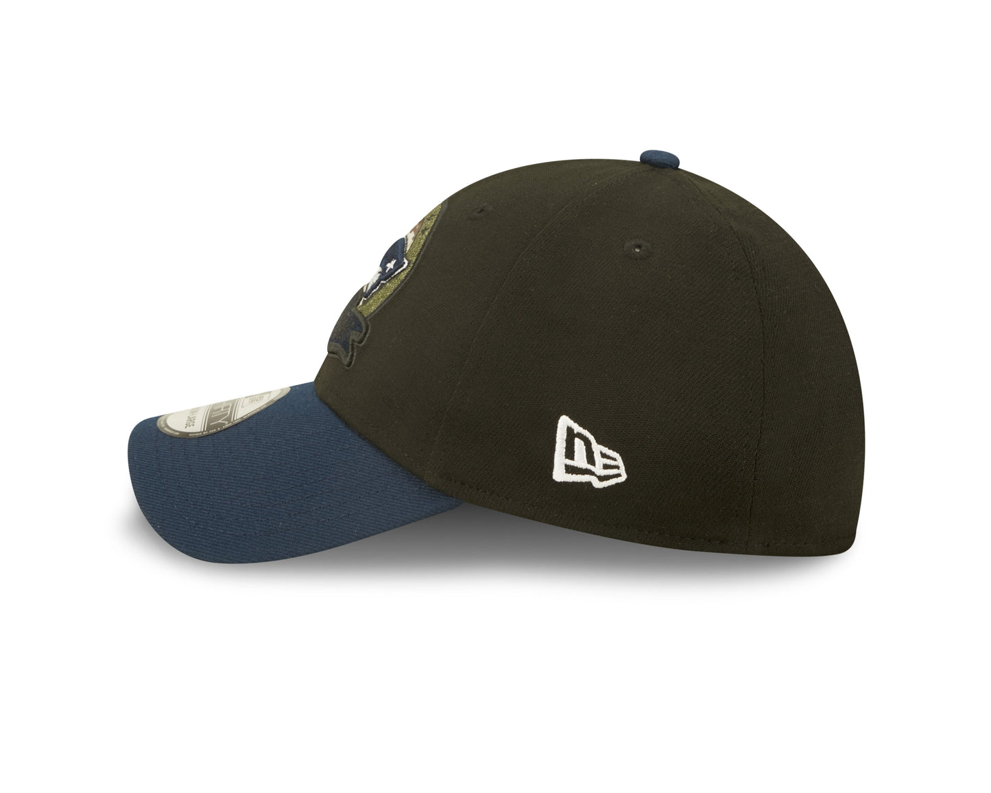 Men's New England Patriots New Era Black 2022 Salute to Service 39THIRTY Flex Hat