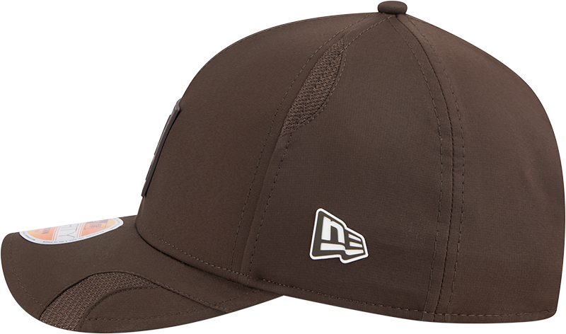 Men's Cleveland Browns New Era Brown 2025 NFL Sideline Heat 9FORTY M-Crown Adjustable Hat