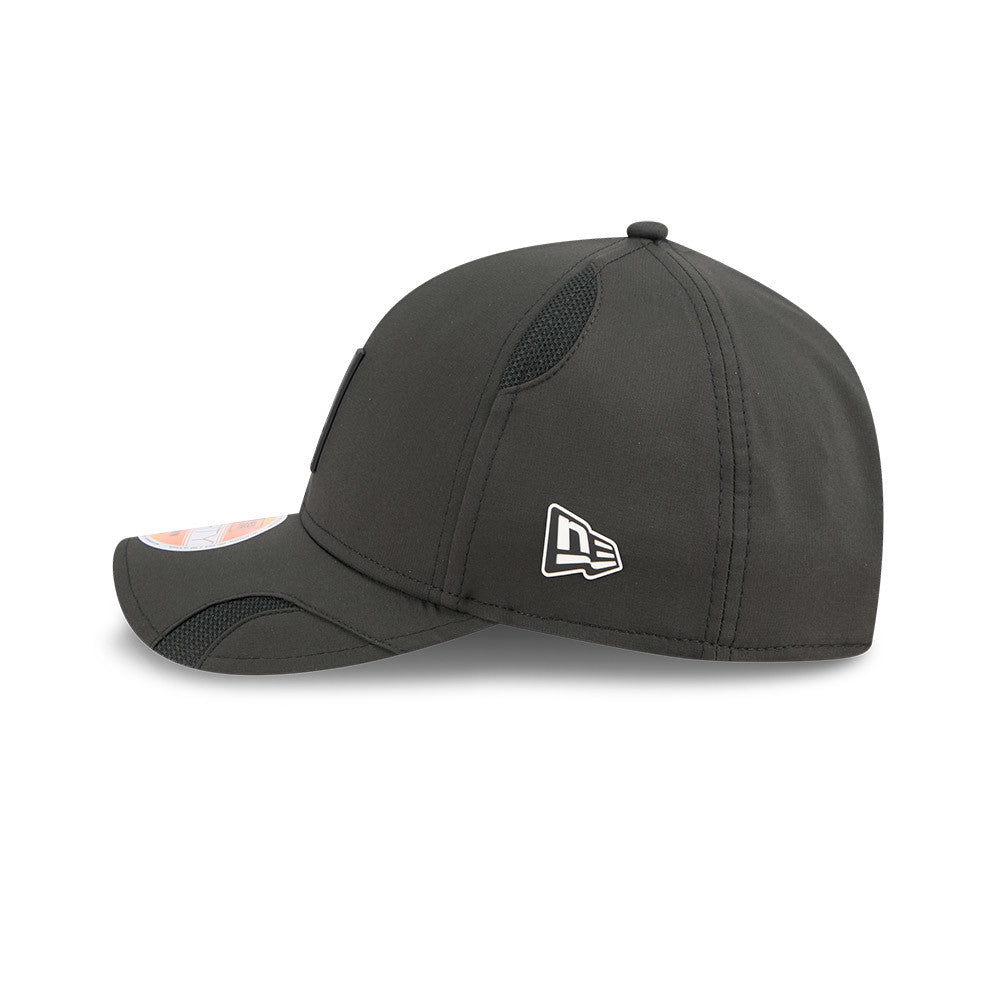 Men's Las Vegas Raiders New Era Black 2025 NFL Primary Logo Sideline Heat 9FORTY M-Crown Adjustable Hat