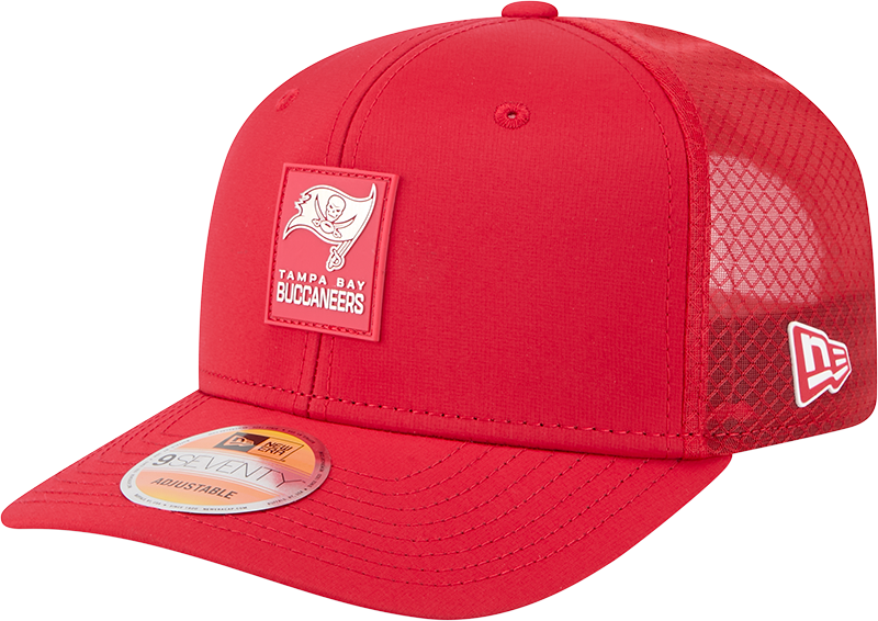 Men's Tampa Bay Buccaneers New Era Red 2025 Sideline 9SEVENTY Trucker Adjustable Hat