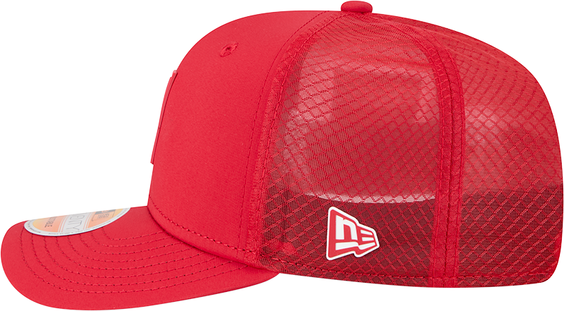 Men's Tampa Bay Buccaneers New Era Red 2025 Sideline 9SEVENTY Trucker Adjustable Hat