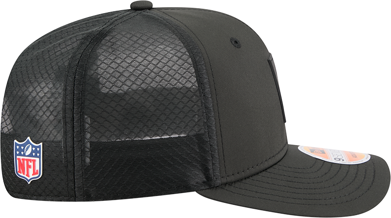 Men's Atlanta Falcons New Era Black 2025 Sideline 9SEVENTY Trucker Adjustable Hat
