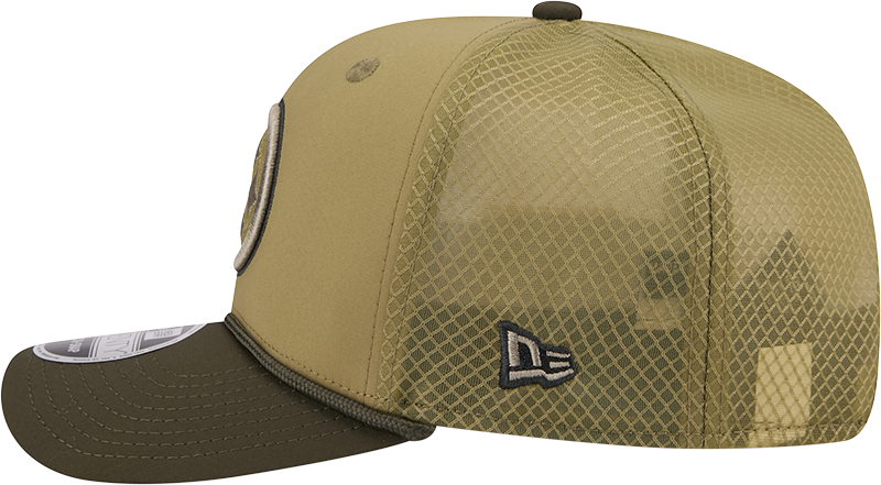 Men's Pittsburgh Steelers New Era Green 2025 Salute To Service Sideline 9SEVENTY Trucker Adjustable Hat