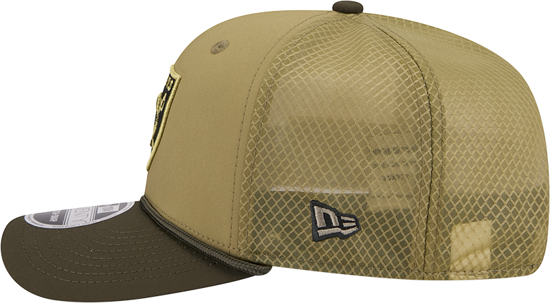Men's Las Vegas Raiders New Era Green 2025 Salute To Service Sideline 9SEVENTY Trucker Adjustable Hat