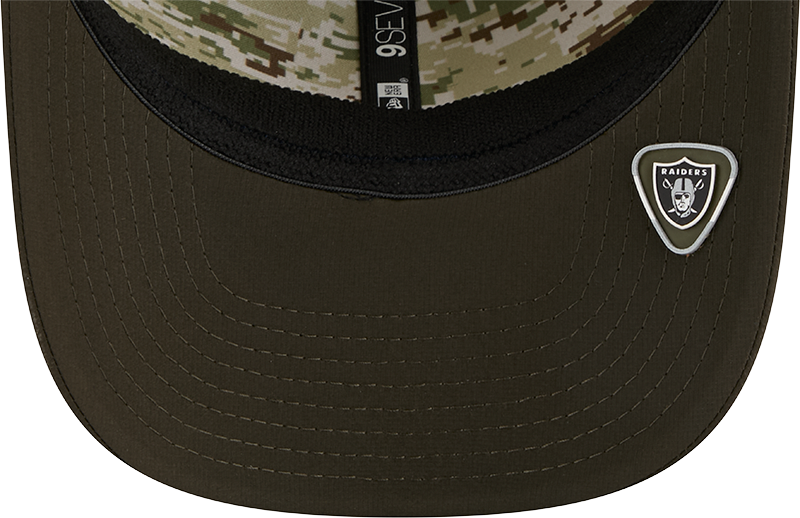 Men's Las Vegas Raiders New Era Green 2025 Salute To Service Sideline 9SEVENTY Trucker Adjustable Hat