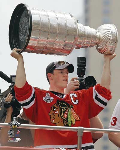 Jonathan Toews Chicago Blackhawks 2010 Stanley Cup Champions Parade Photo (Size 11X14)