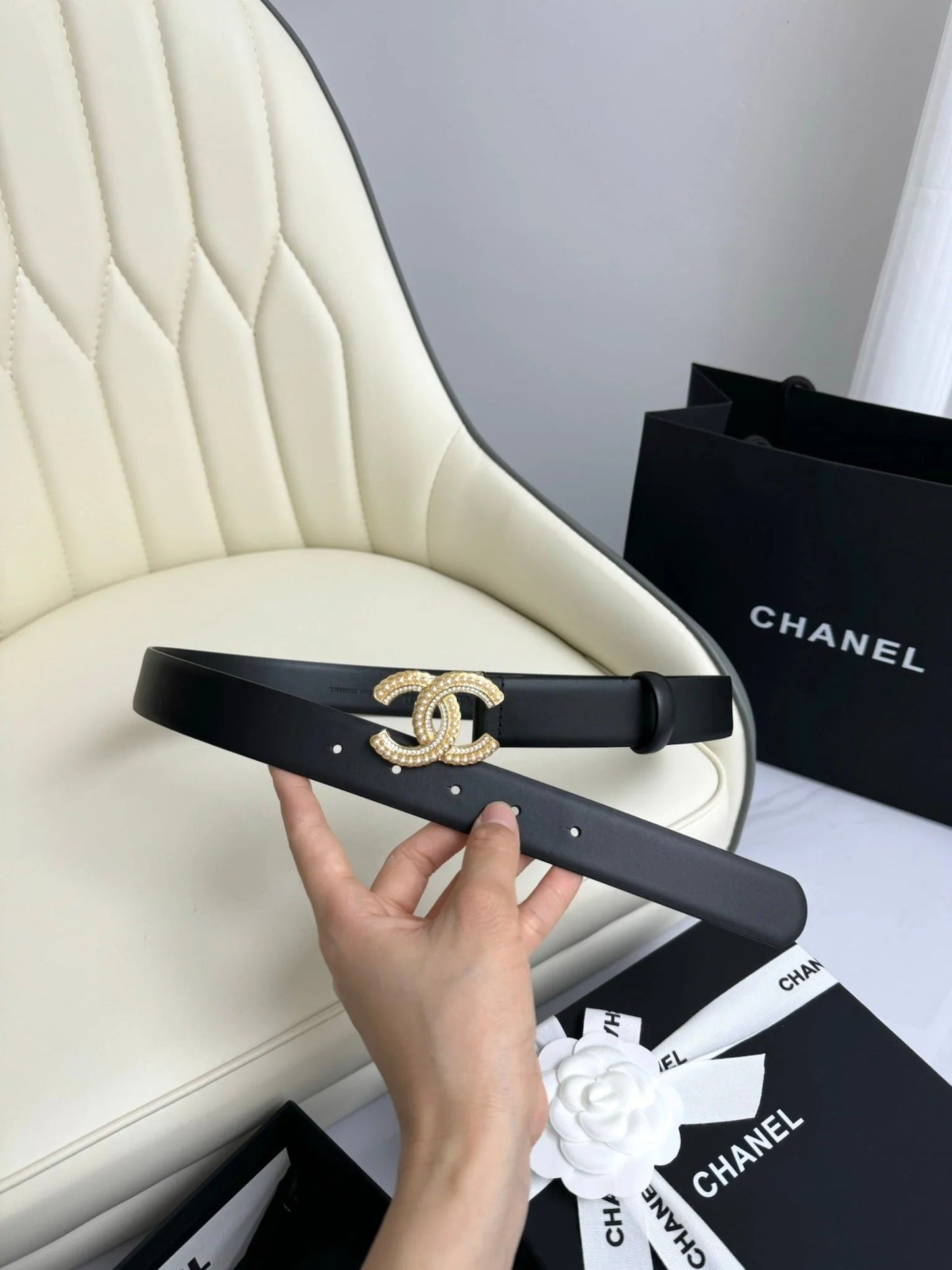 CC BELT 30MM IN BLACK SMOOTH CALFSKIN GOLD HARDWARE ATTACH PEARLS