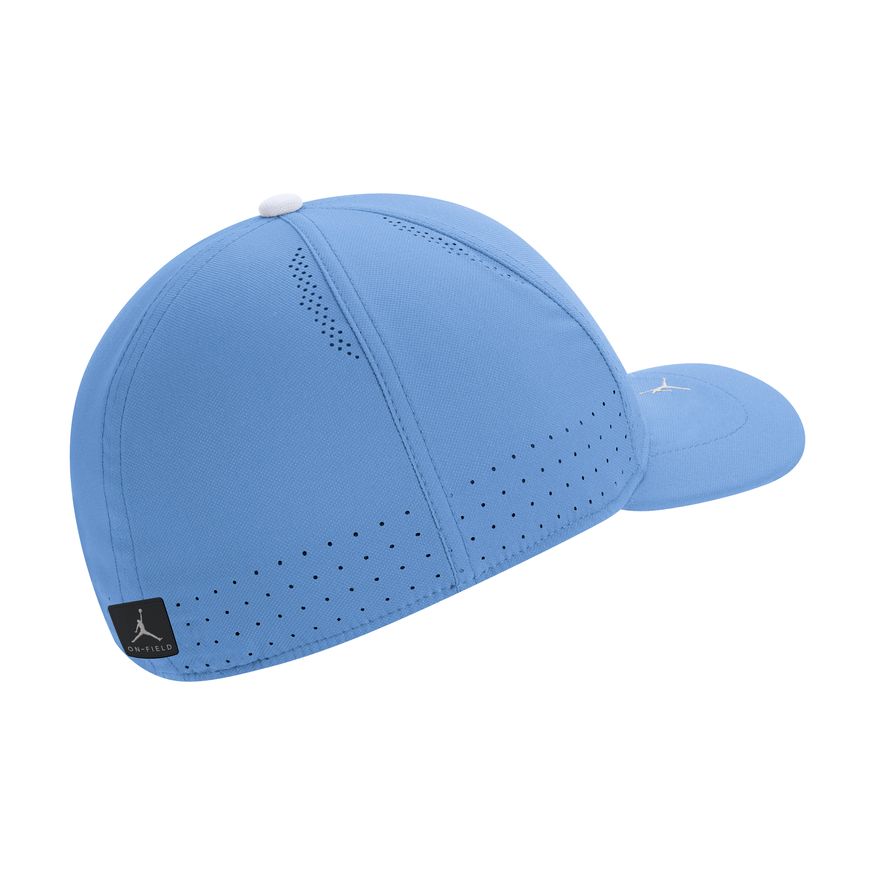 Nike Men's North Carolina Blue AeroBill Swoosh Classic 99 One Size Stretch Sideline Hat