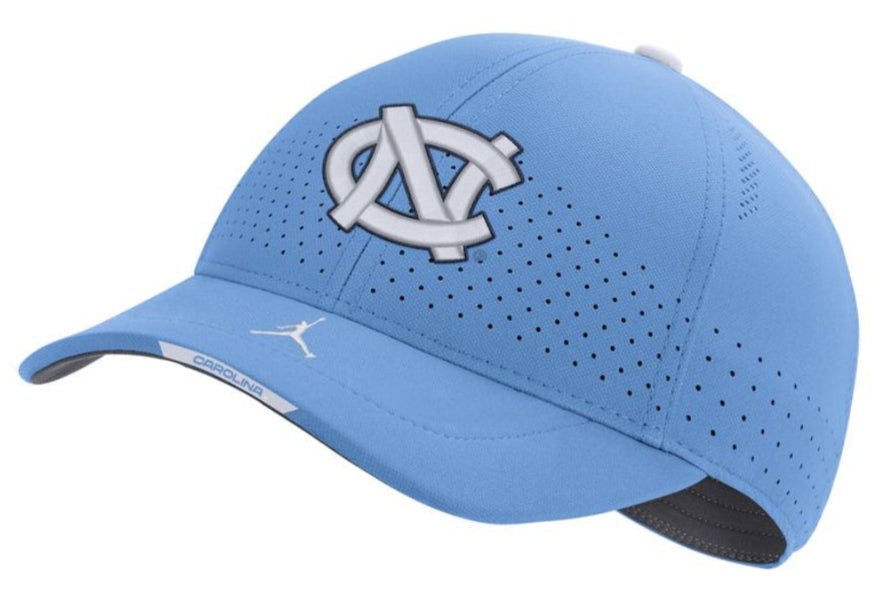 Nike Men's North Carolina Blue AeroBill Swoosh Classic 99 One Size Stretch Sideline Hat