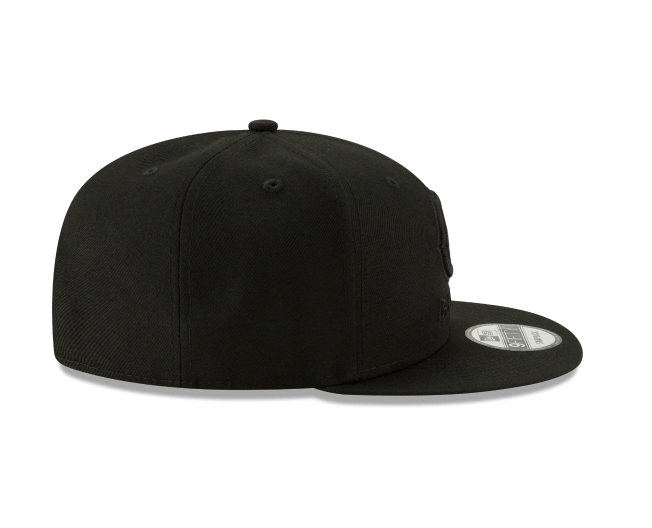 Chicago Bears New Era Black On Black Primary Logo Basic 9FIFTY Adjustable Hat - Black