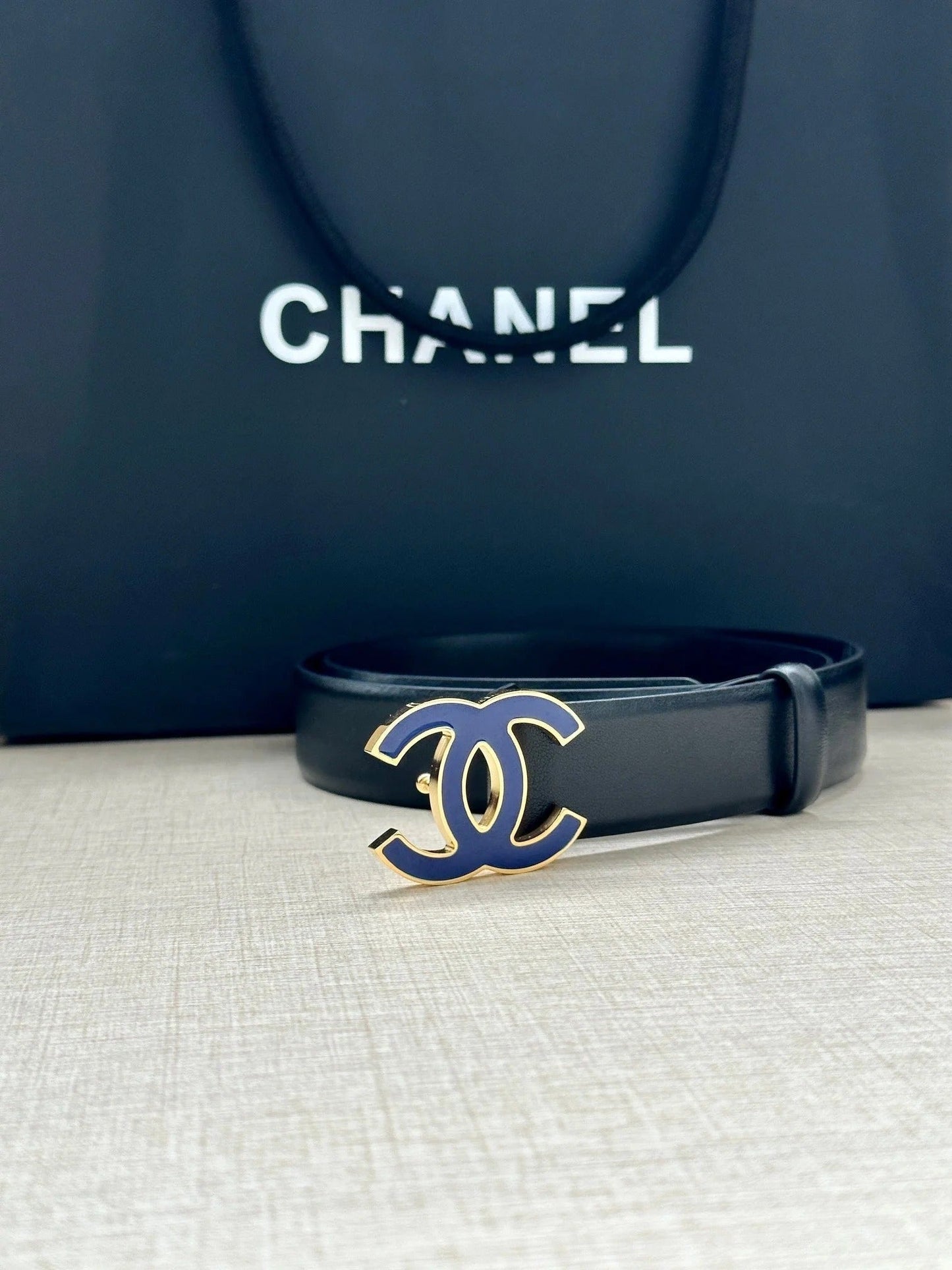 CC 30MM BELT IN BLACK SMOOTH CALFSKIN WITH NAVY BLUE METAL LOGO