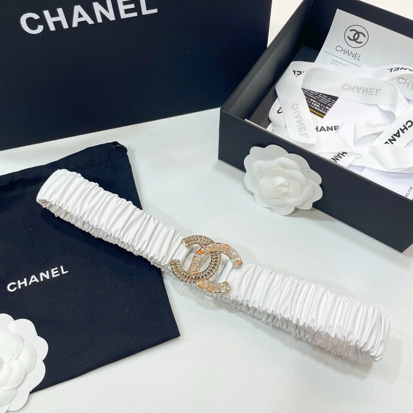 DOUBLE CC 30MM STRETCH BELT IN WHITE CALFSKIN GOLD CHAIN BUCKLE CRYSTAL LOGO