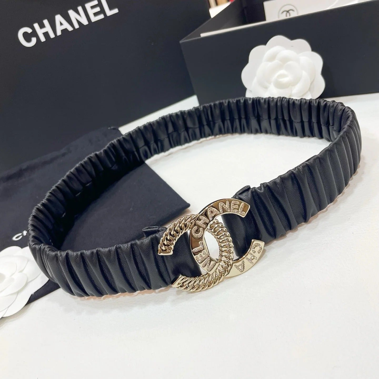 DOUBLE CC 30MM STRETCH BELT IN BLACK CALFSKIN WITH GOLD CHAIN BUCKLE CRYSTAL DETAIL