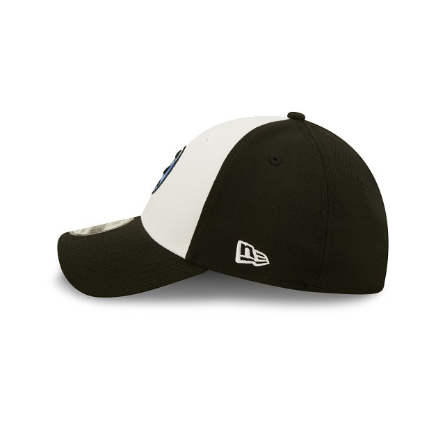 Men's Chicago Bears New Era Crucial Catch 2022 NFL Coaches Sideline Primary Logo White/Black 39THIRTY Flex Hat