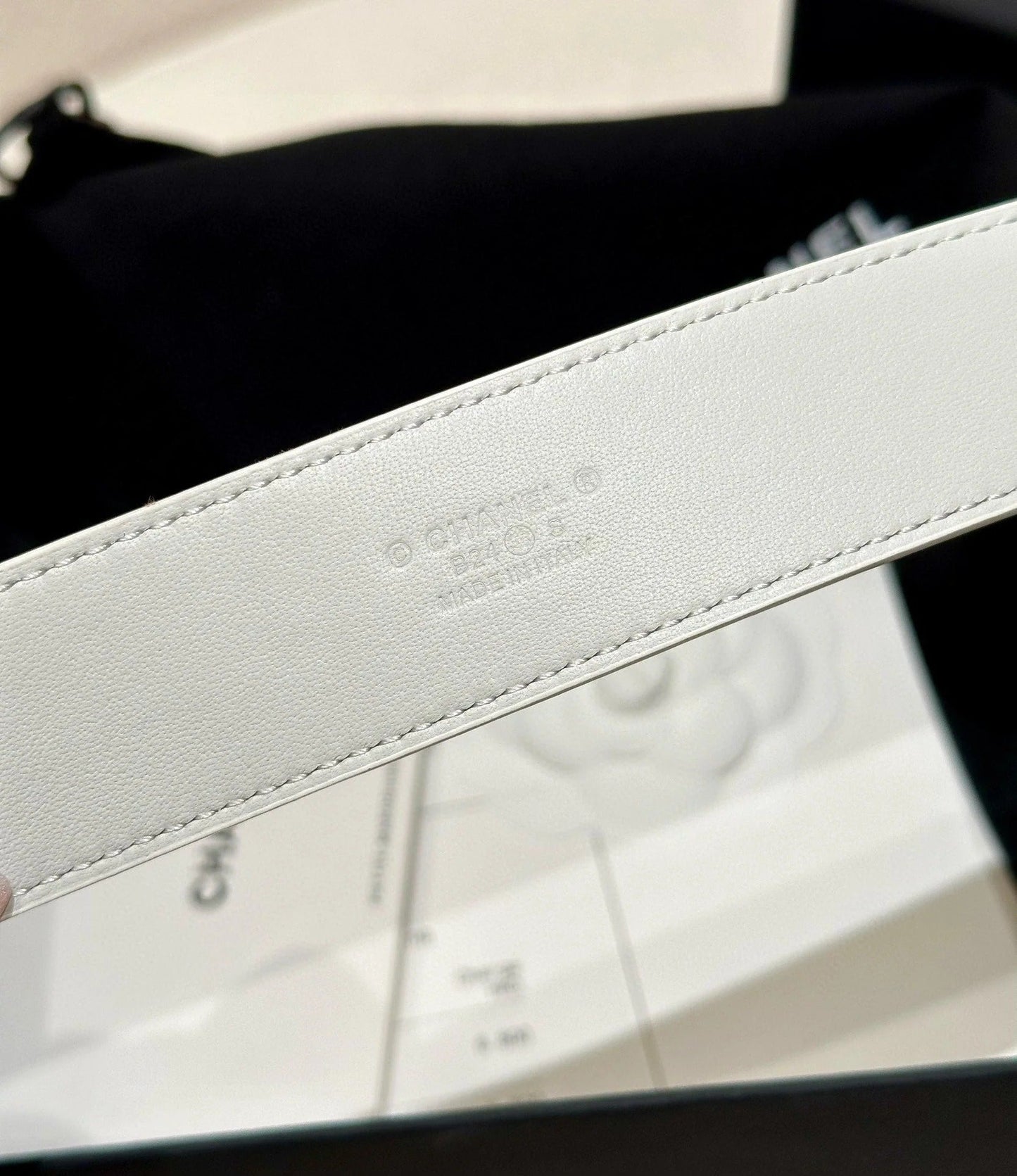 DOUBLE C BELT 30MM IN WHITE CALFSKIN GOLD BUCKLE WITH EMBOSSED CHECK PATTERN